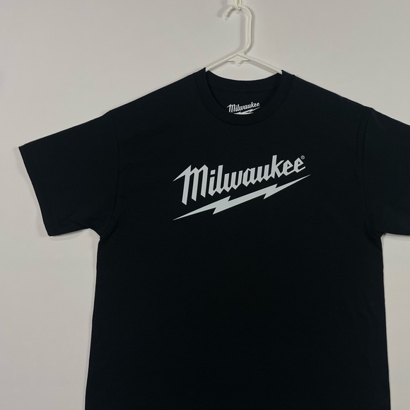 Milwaukee Black Tee, M18 Battery Heavy Duty Power Tools T-Shirt (New With Tags) - Picture 1 of 8